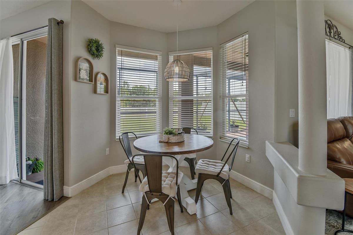 8706 LINEBROOK DRIVE — photo 11 of 41