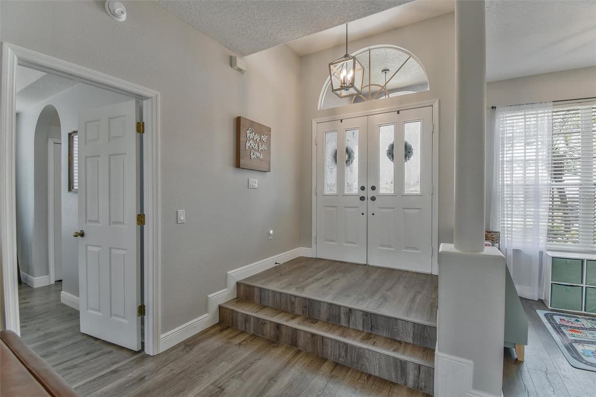 8706 LINEBROOK DRIVE — photo 8 of 41