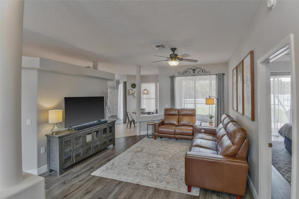 8706 LINEBROOK DRIVE — photo 5 of 41