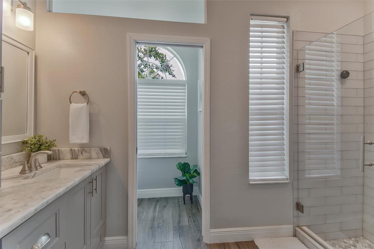 8706 LINEBROOK DRIVE — photo 19 of 41