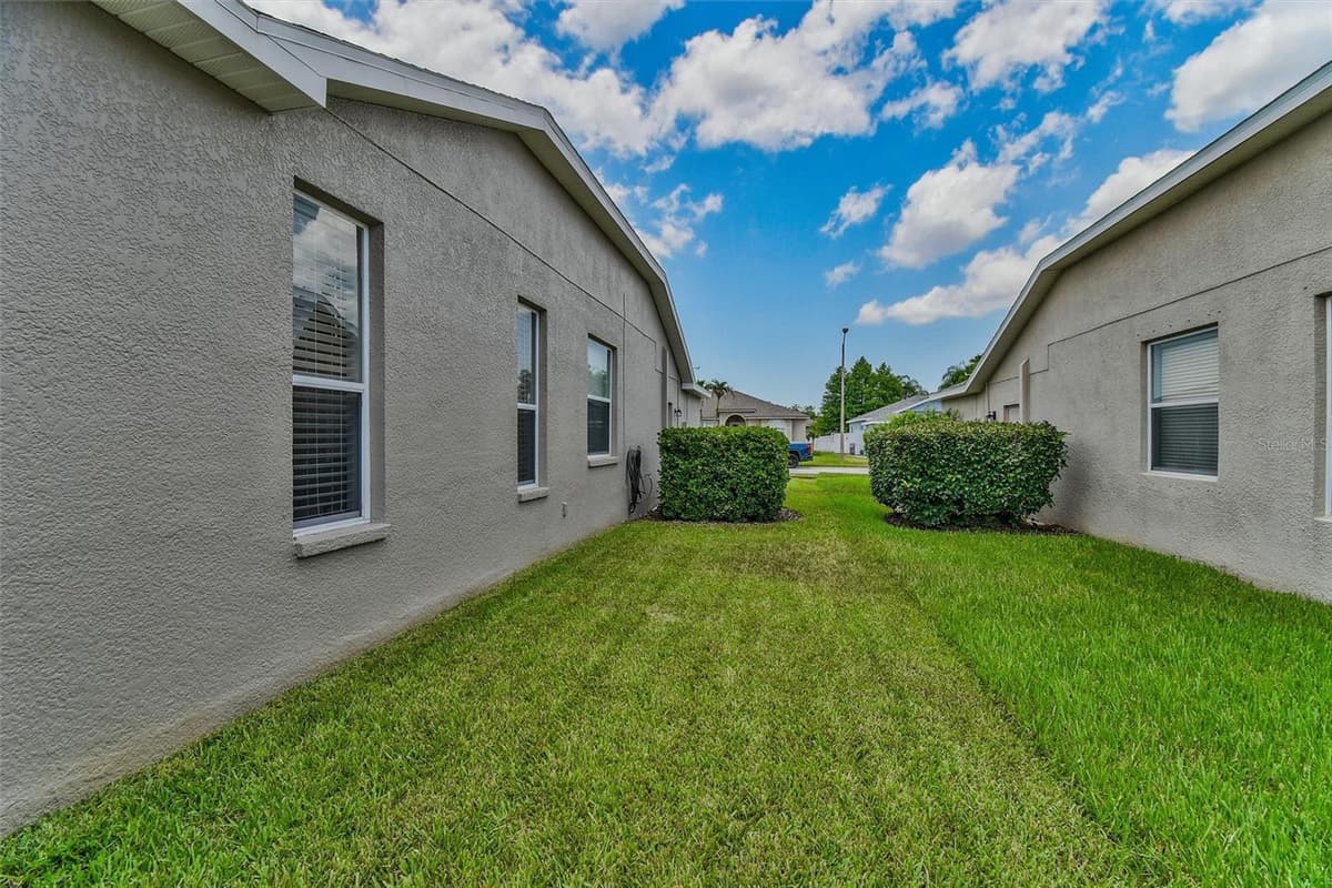 8706 LINEBROOK DRIVE — photo 38 of 41
