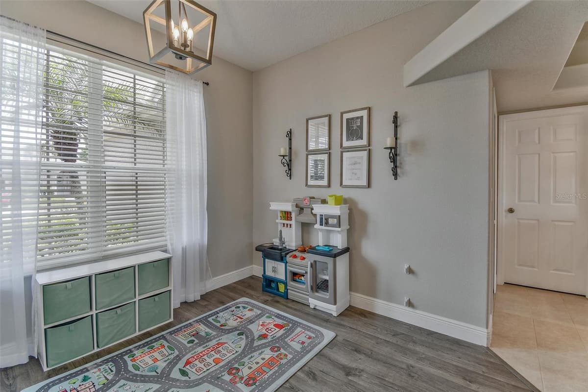 8706 LINEBROOK DRIVE — photo 10 of 41