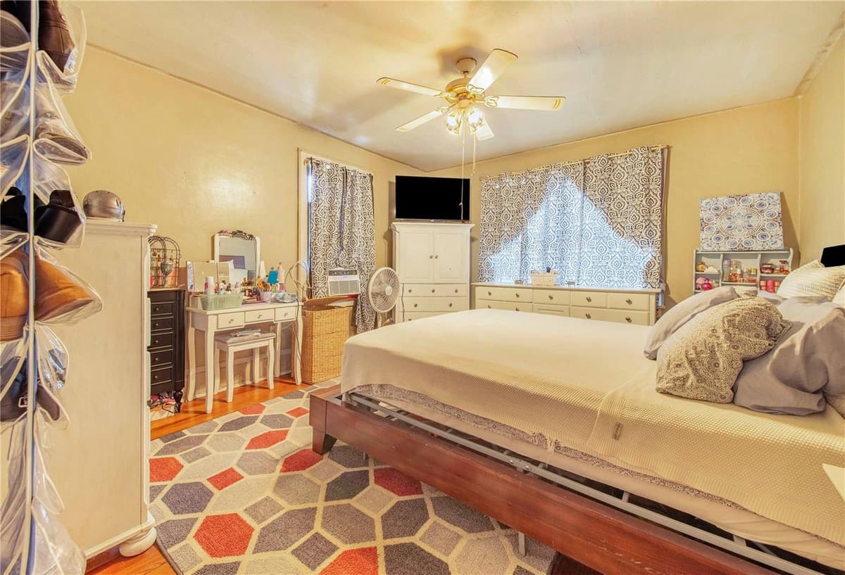 229 13TH STREET — photo 13 of 40