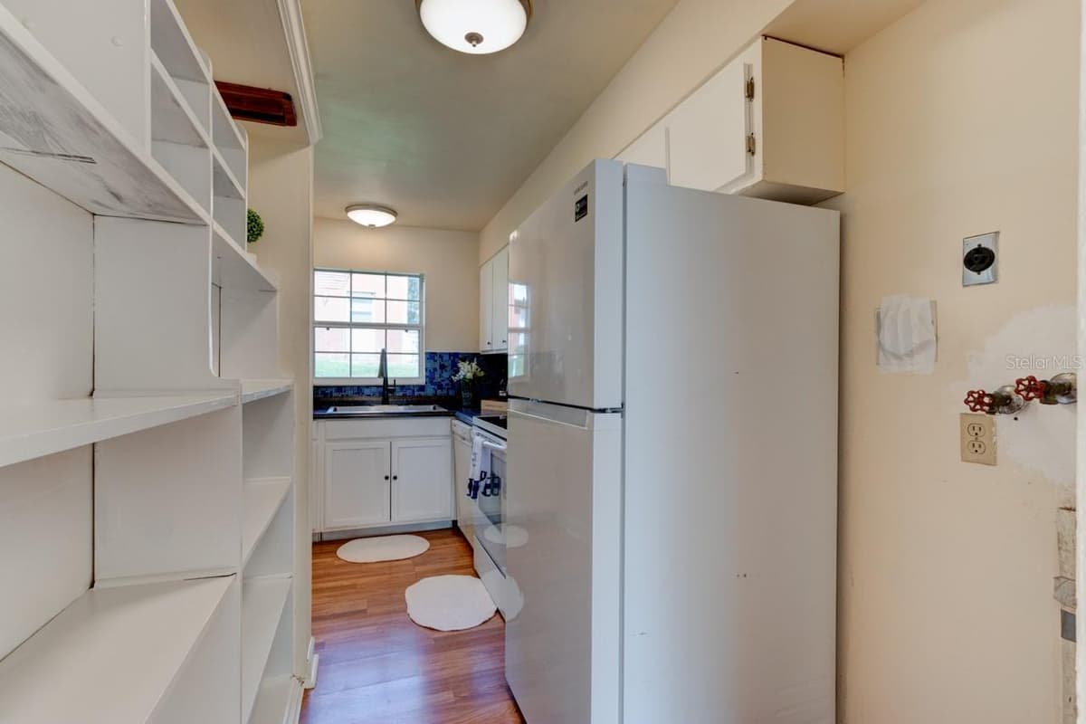 621 INDIANA AVENUE — photo 7 of 23
