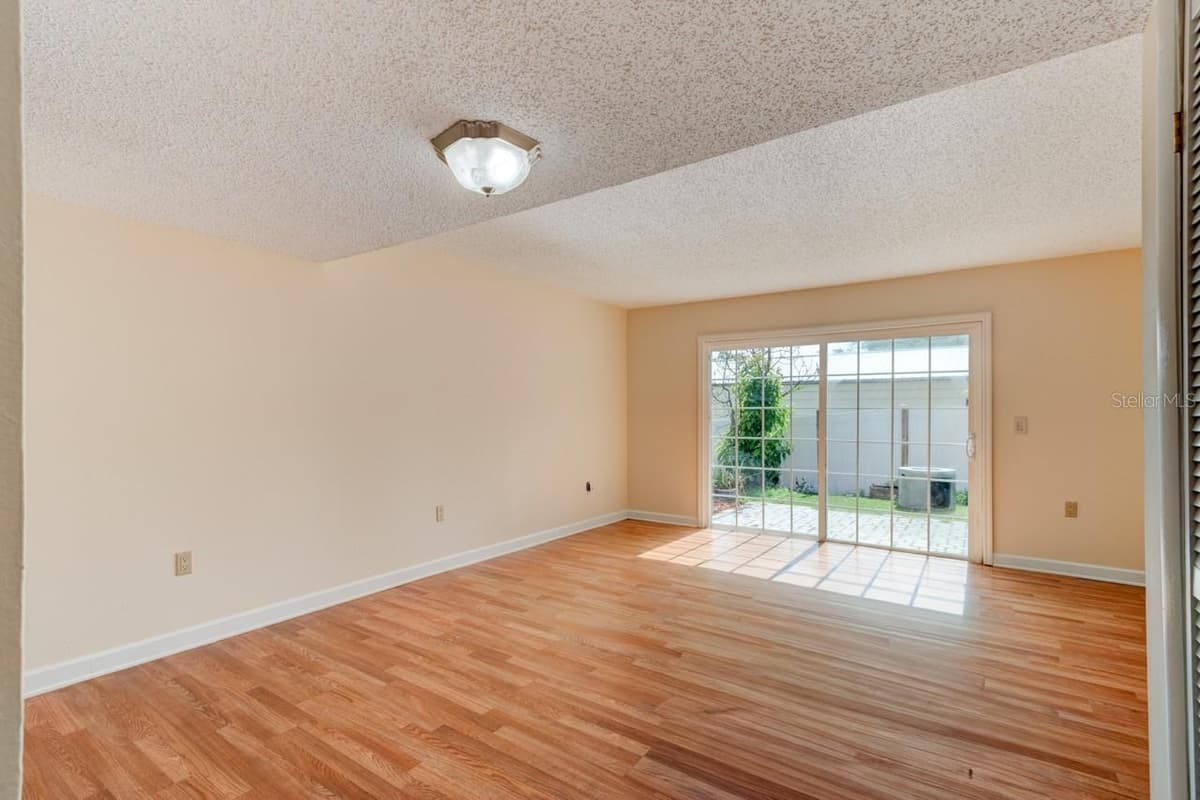 621 INDIANA AVENUE — photo 10 of 23