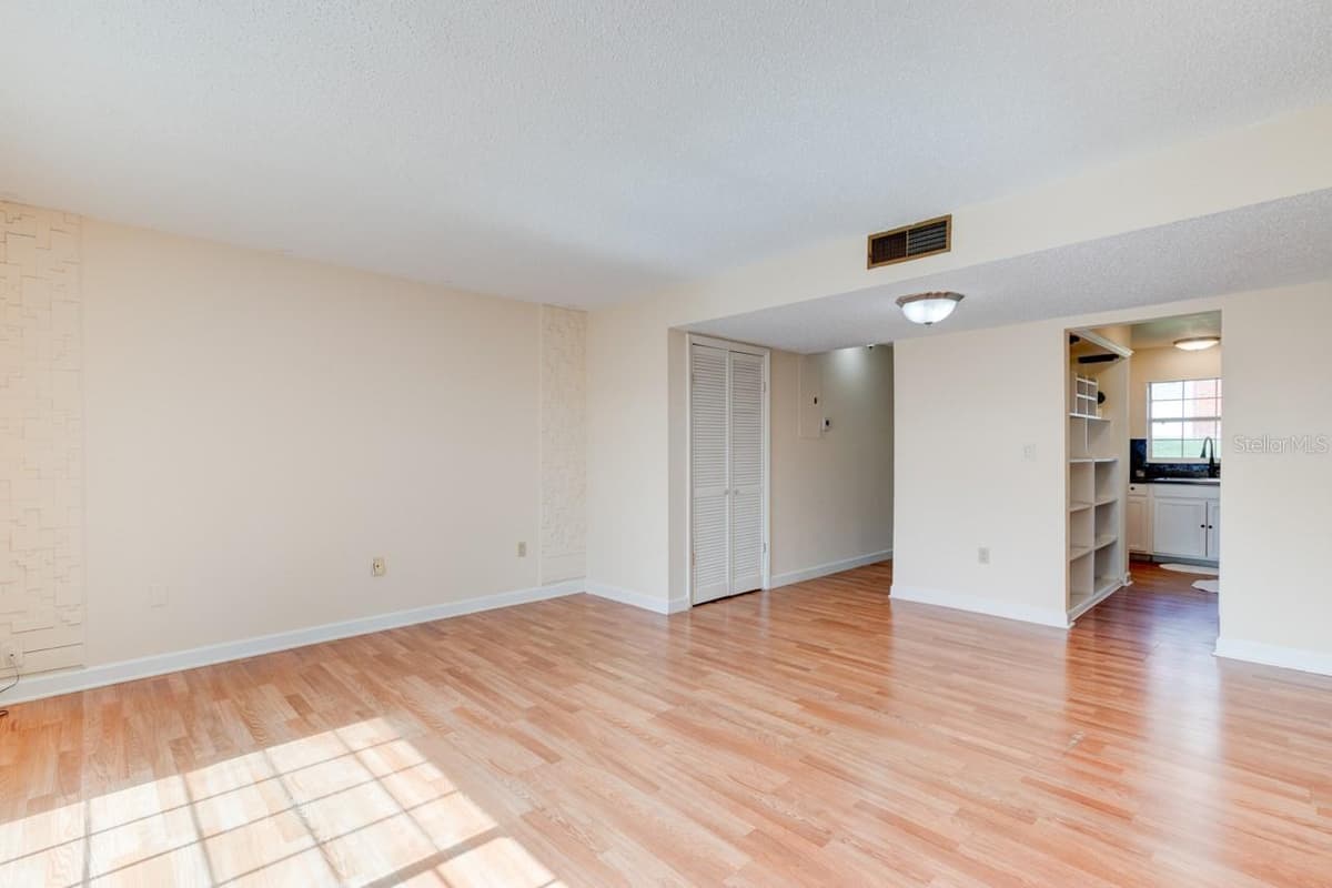 621 INDIANA AVENUE — photo 8 of 23