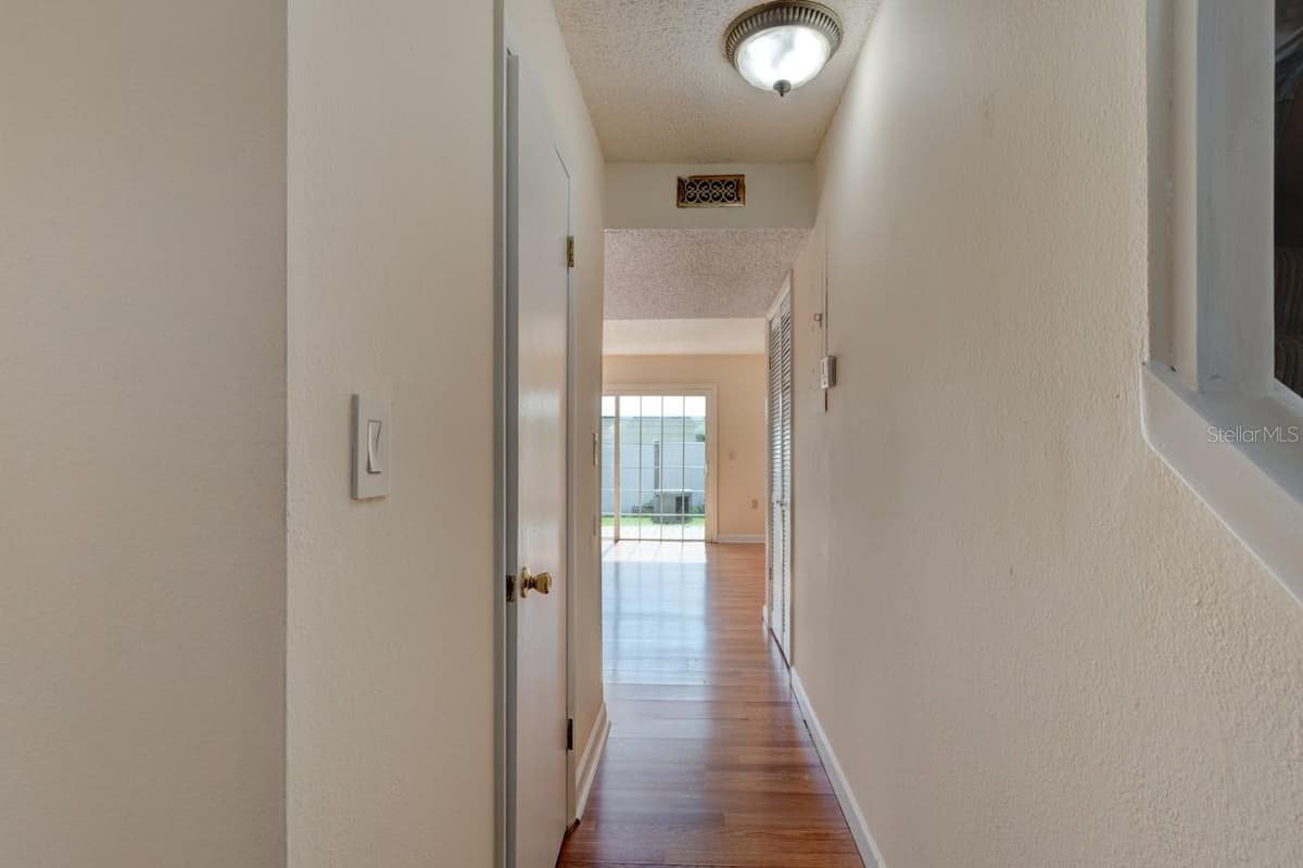 621 INDIANA AVENUE — photo 14 of 23