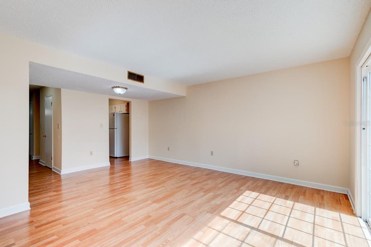 621 INDIANA AVENUE — photo 9 of 23