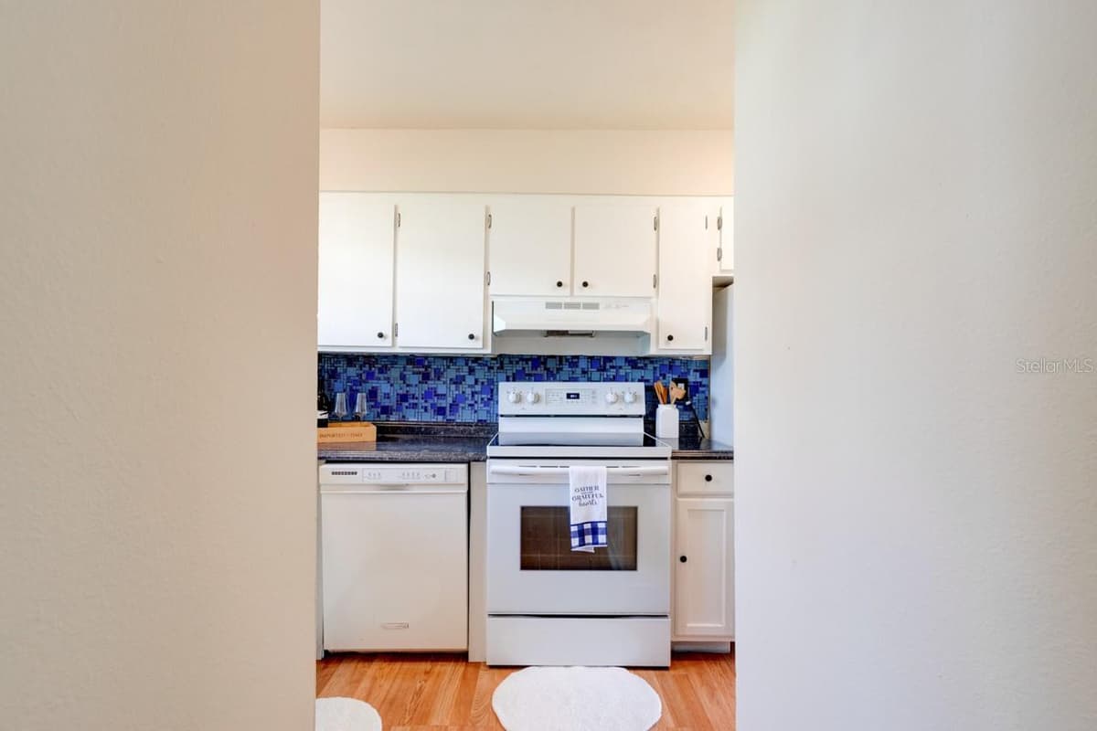 621 INDIANA AVENUE — photo 5 of 23