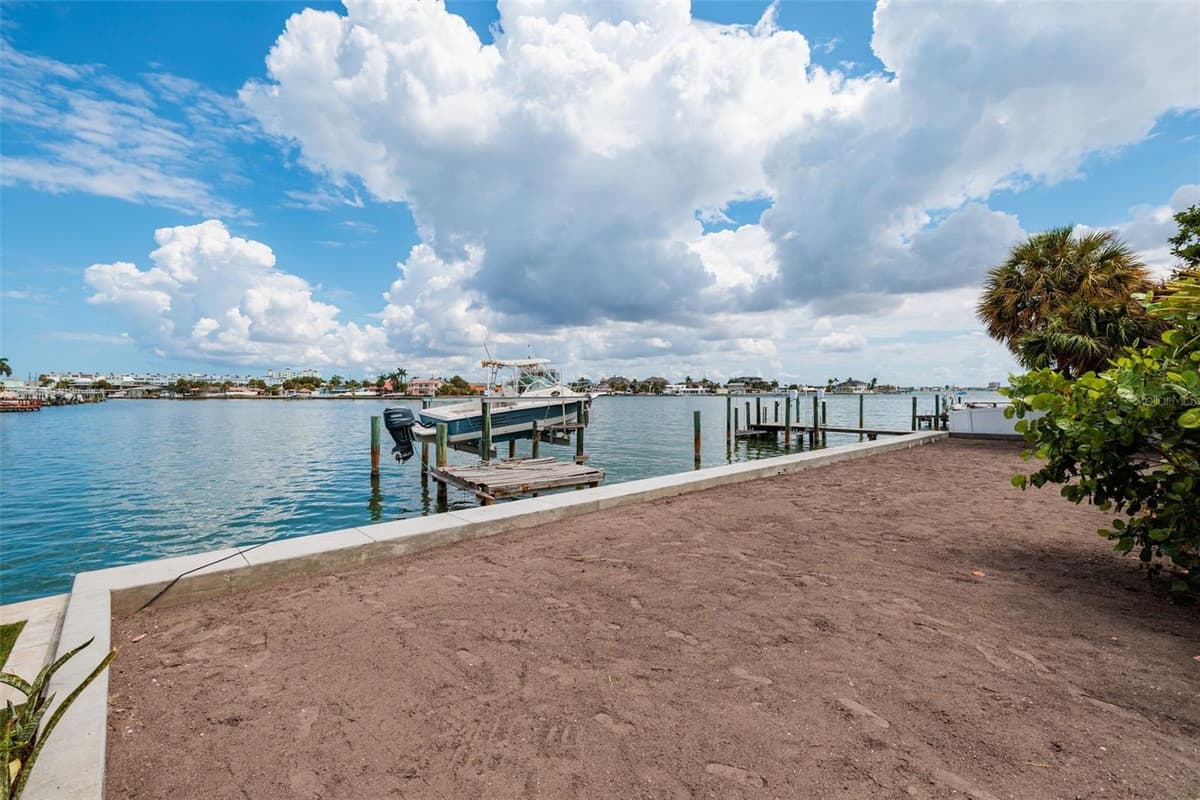 216 PUNTA VISTA DRIVE — photo 3 of 20