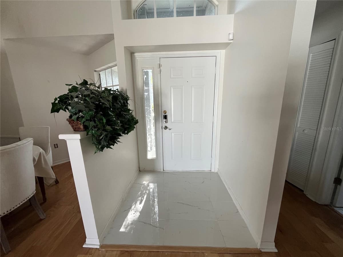 2930 SHANNON CIR — photo 3 of 15
