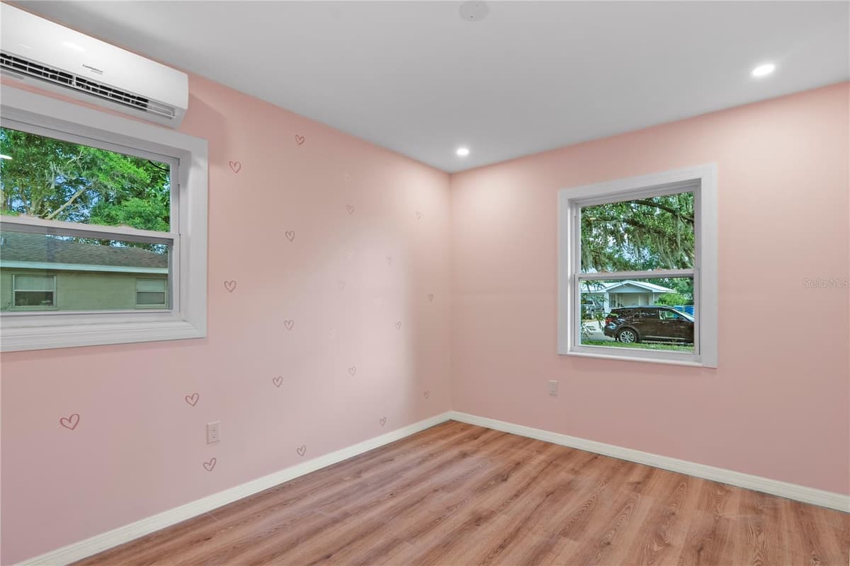 607 WALNUT DRIVE — photo 10 of 13