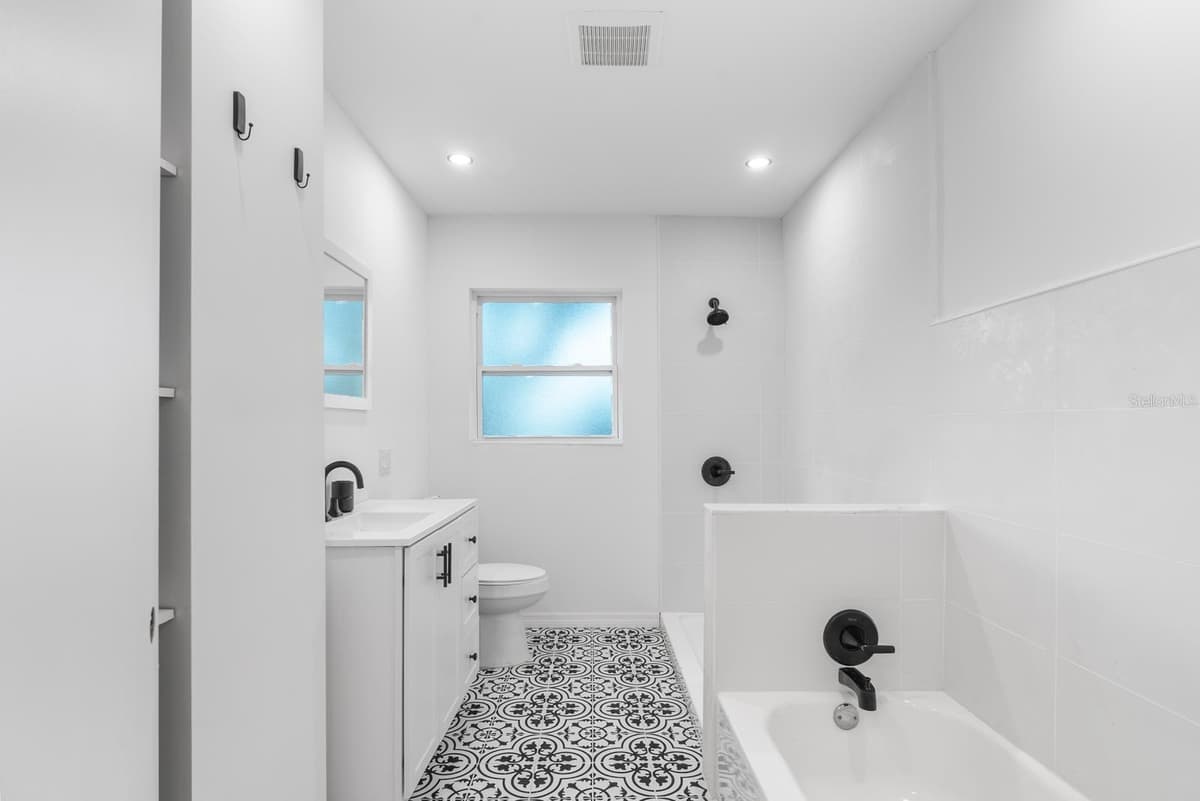 607 WALNUT DRIVE — photo 6 of 13