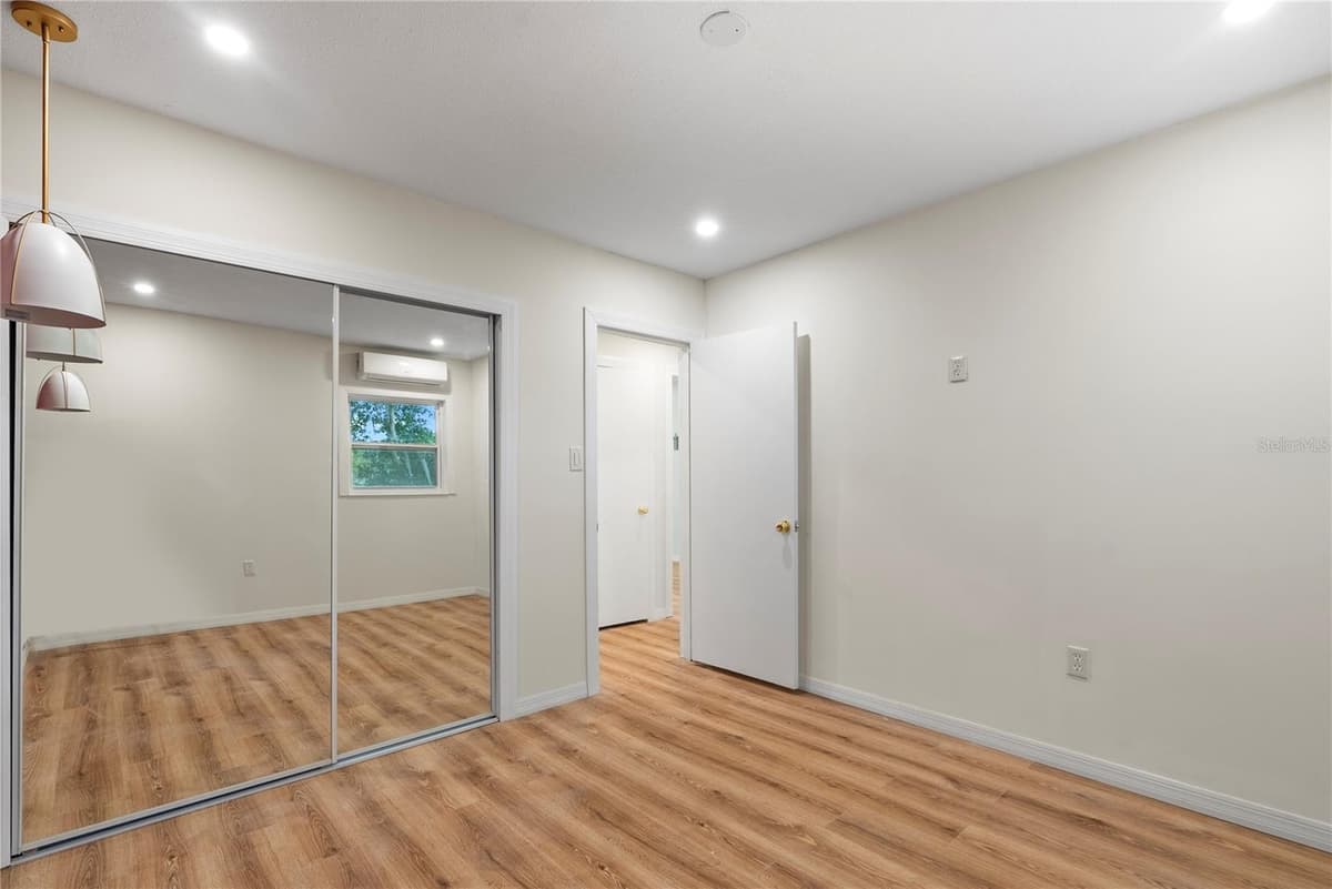 607 WALNUT DRIVE — photo 9 of 13
