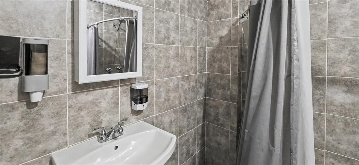 3087 DUANE AVENUE — photo 18 of 30