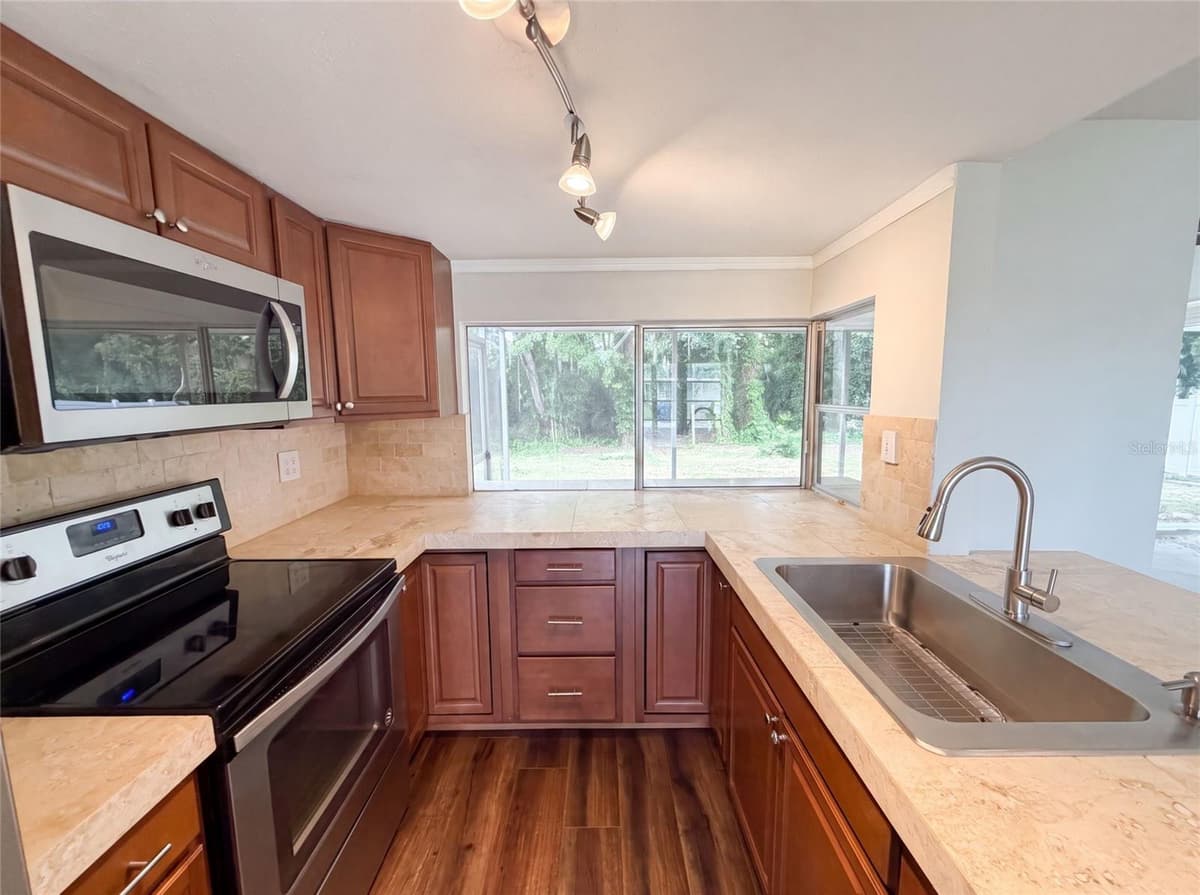 3400 BAINBRIDGE DRIVE — photo 13 of 27