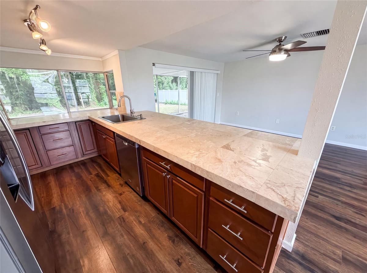 3400 BAINBRIDGE DRIVE — photo 10 of 27