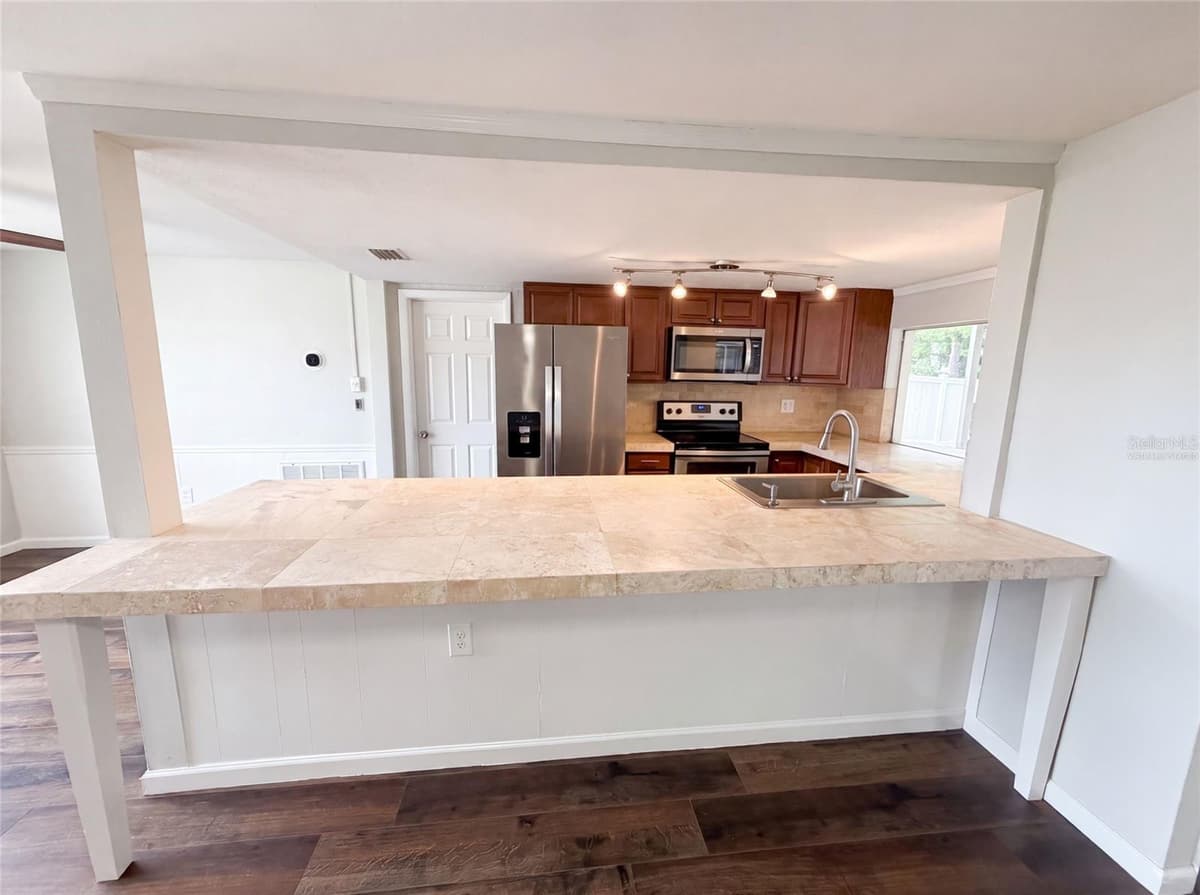 3400 BAINBRIDGE DRIVE — photo 2 of 27