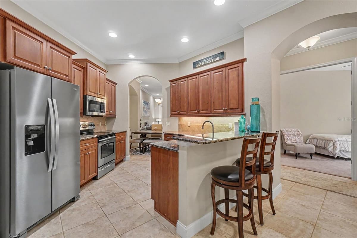 6103 25TH STREET — photo 10 of 35