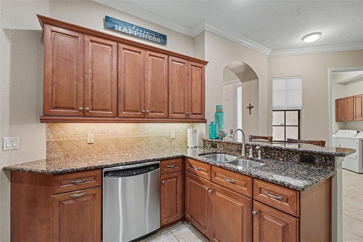 6103 25TH STREET — photo 13 of 35