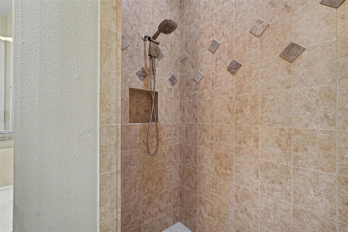 6103 25TH STREET — photo 18 of 35