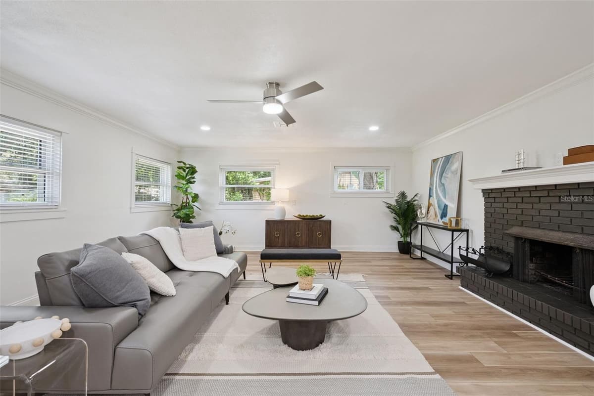 370 SULTANA LANE — photo 10 of 31