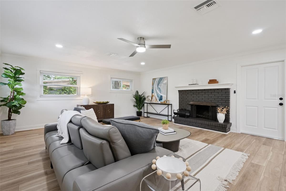 370 SULTANA LANE — photo 13 of 31