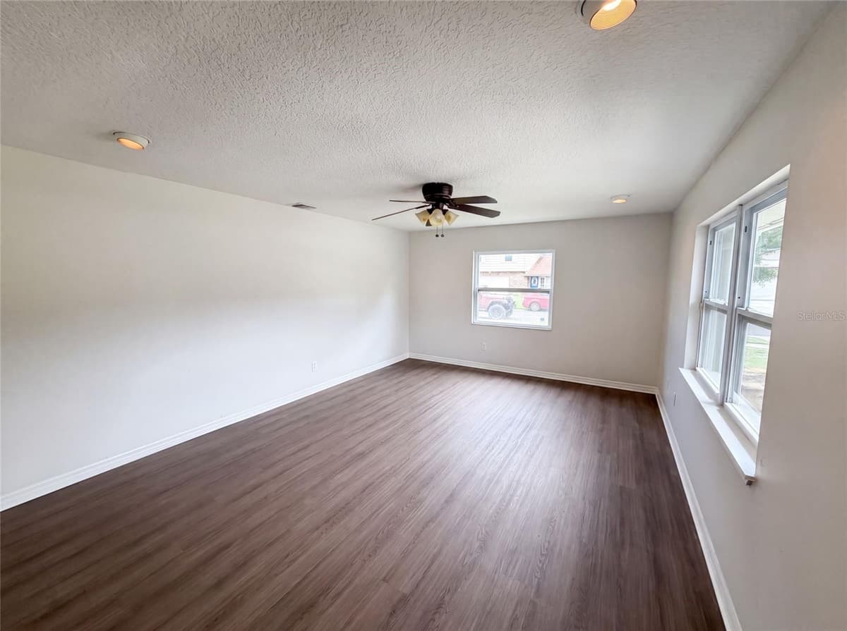 963 SEQUOIA DRIVE — photo 8 of 28