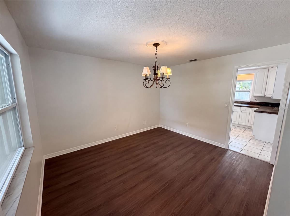 963 SEQUOIA DRIVE — photo 6 of 28