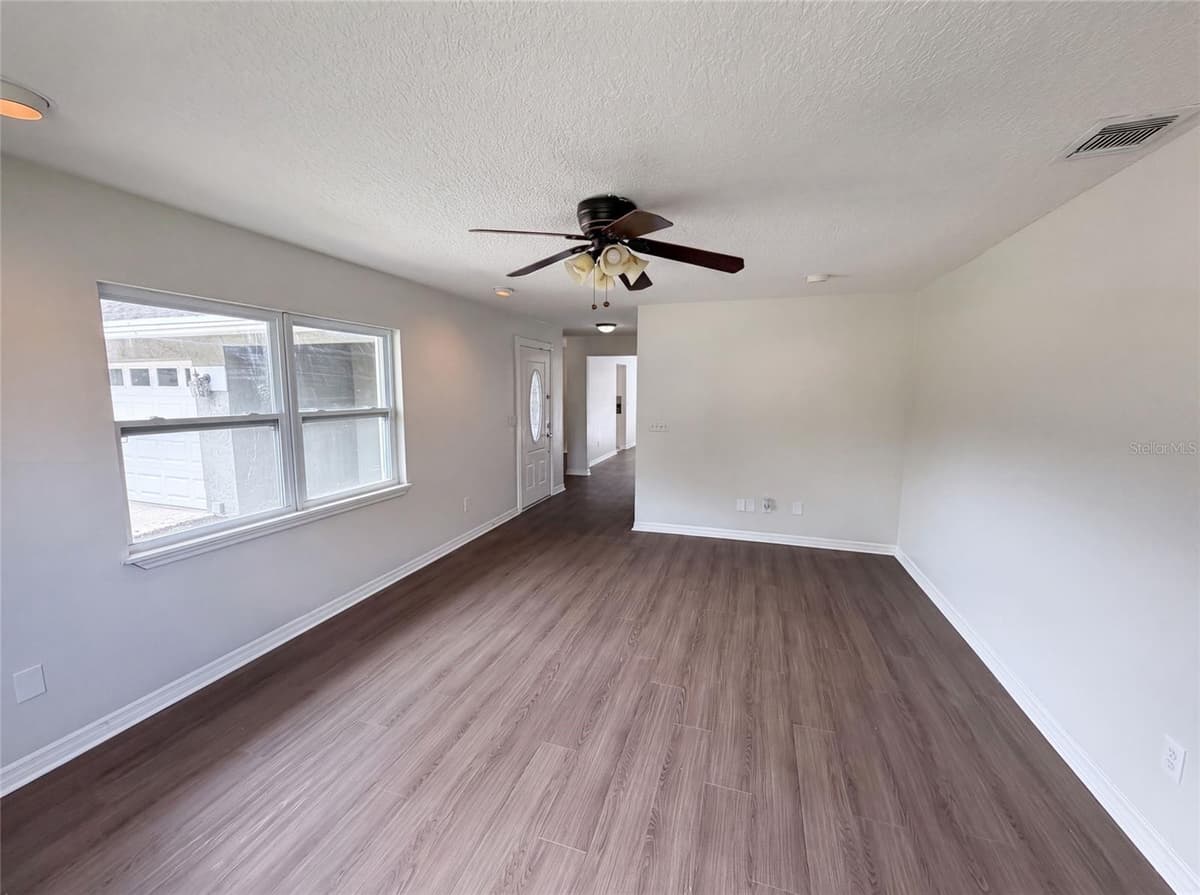 963 SEQUOIA DRIVE — photo 3 of 28