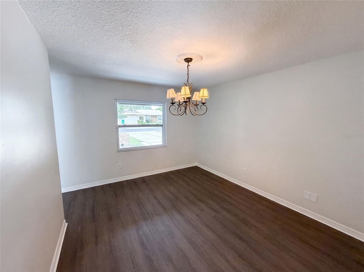 963 SEQUOIA DRIVE — photo 7 of 28