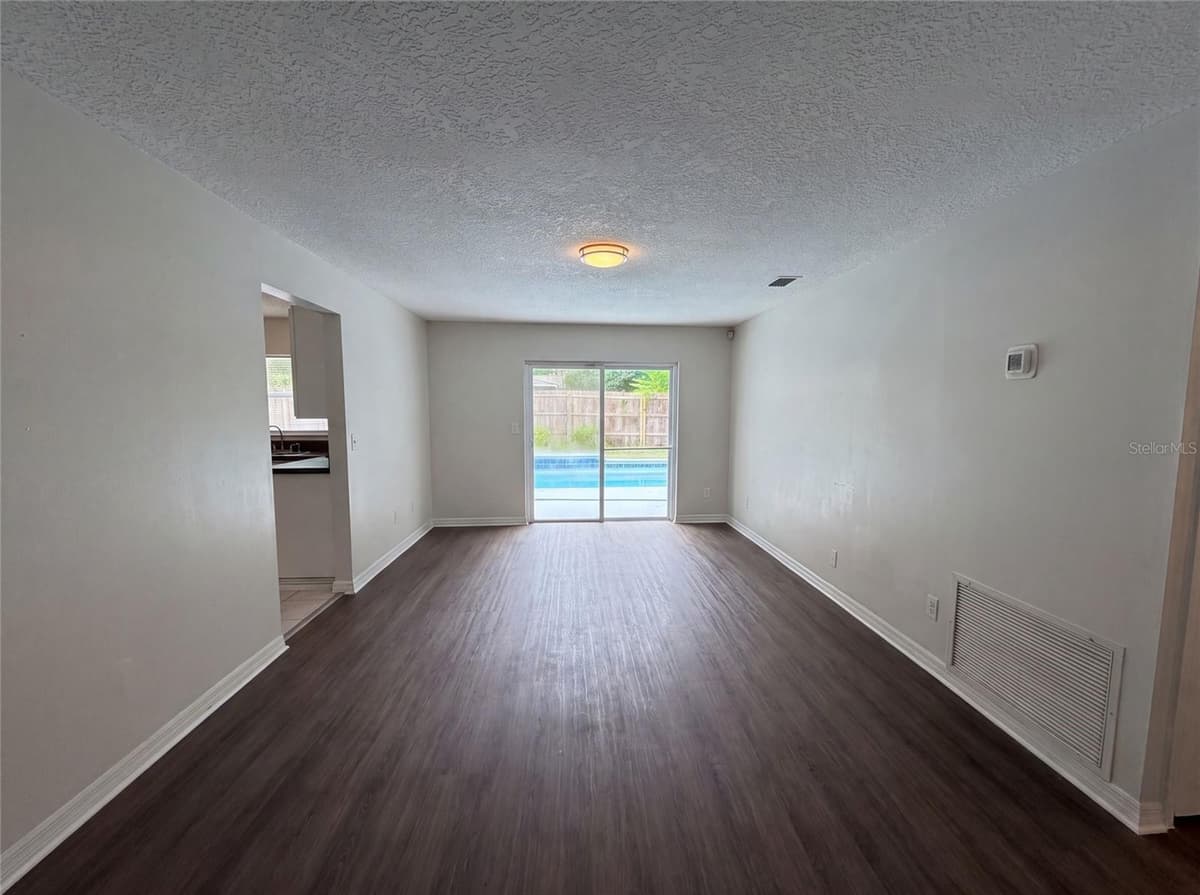963 SEQUOIA DRIVE — photo 9 of 28