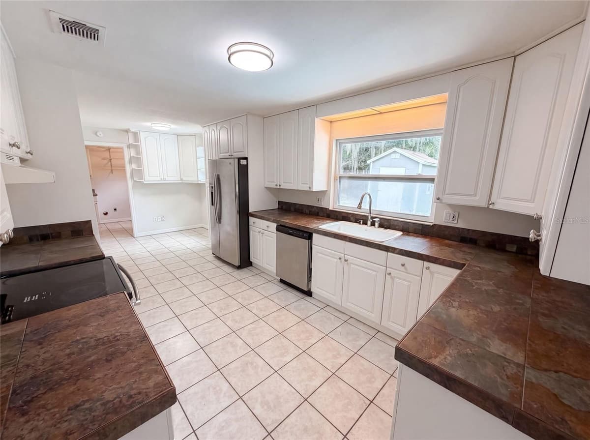 963 SEQUOIA DRIVE — photo 2 of 28