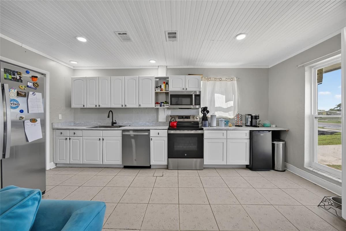 22080 MIDWAY BOULEVARD — photo 8 of 30