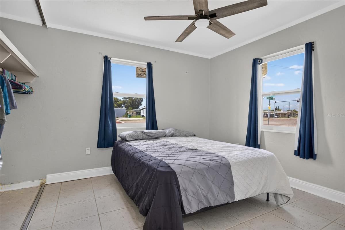 22080 MIDWAY BOULEVARD — photo 14 of 30