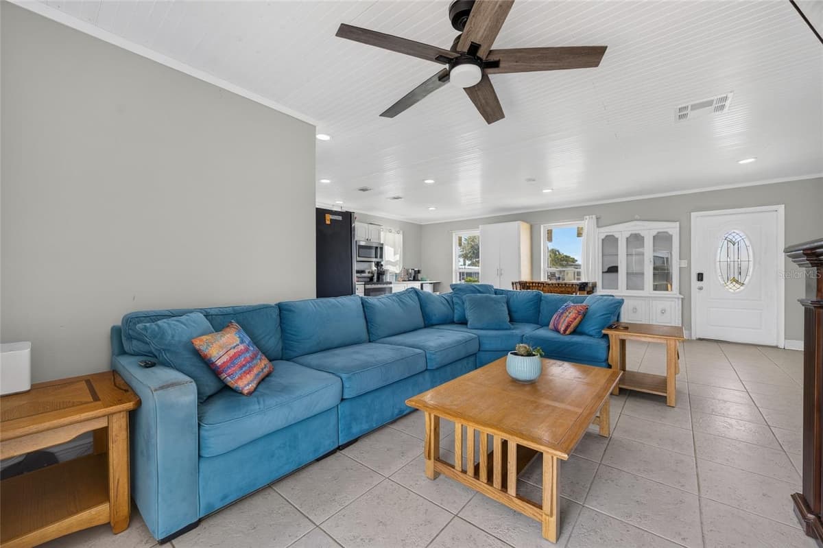 22080 MIDWAY BOULEVARD — photo 4 of 30