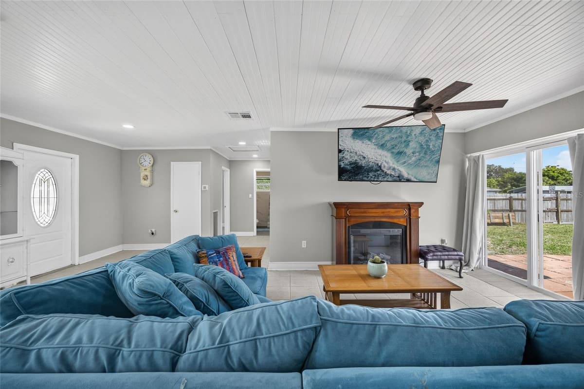 22080 MIDWAY BOULEVARD — photo 3 of 30