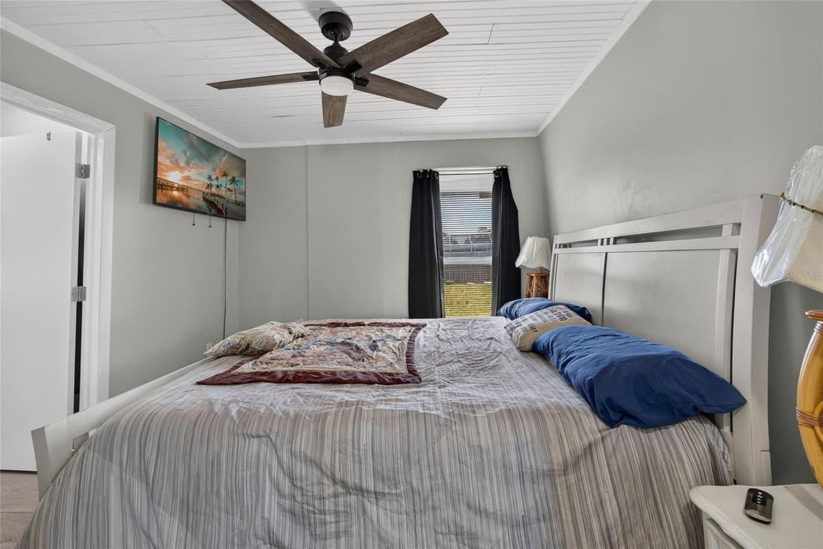 22080 MIDWAY BOULEVARD — photo 11 of 30