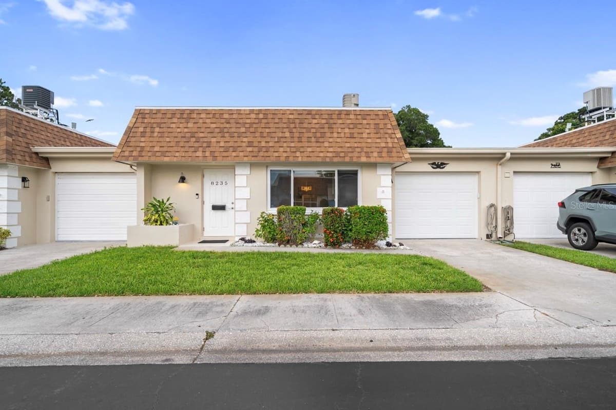 8235 BURGUNDY DRIVE — photo 4 of 45