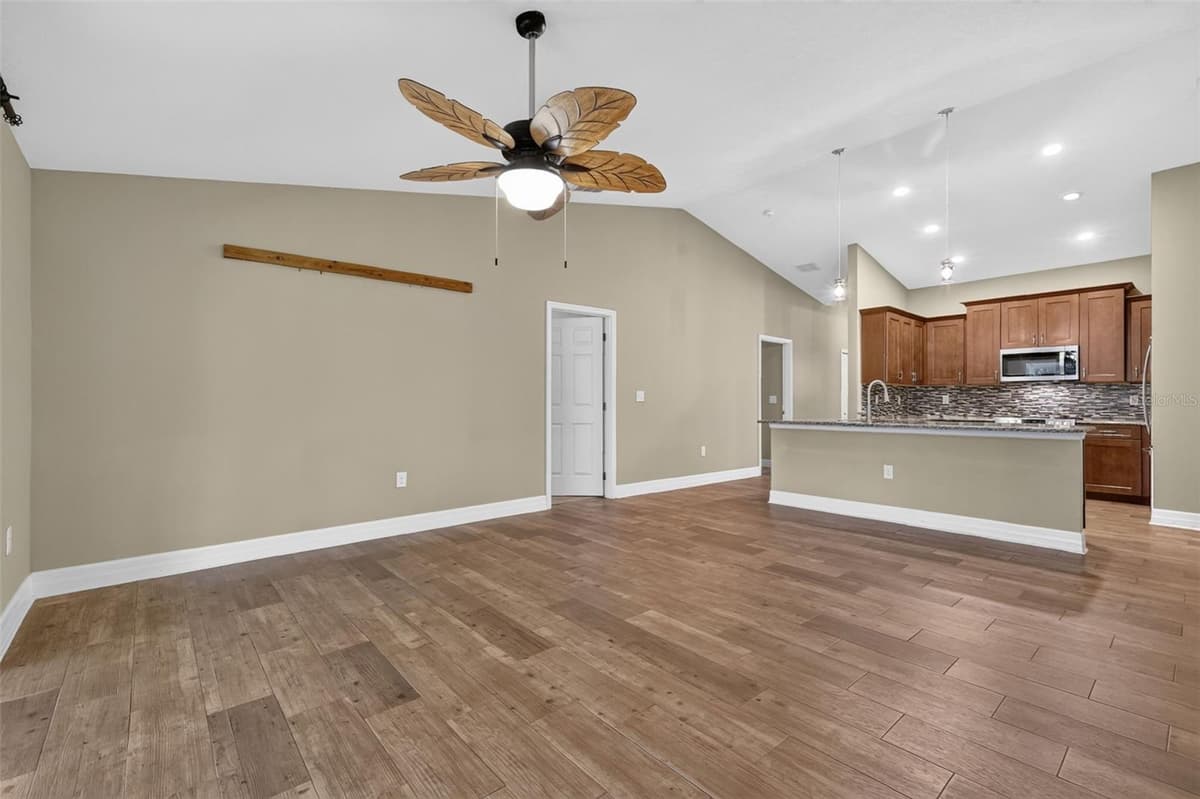 74 OAK AVENUE — photo 12 of 28