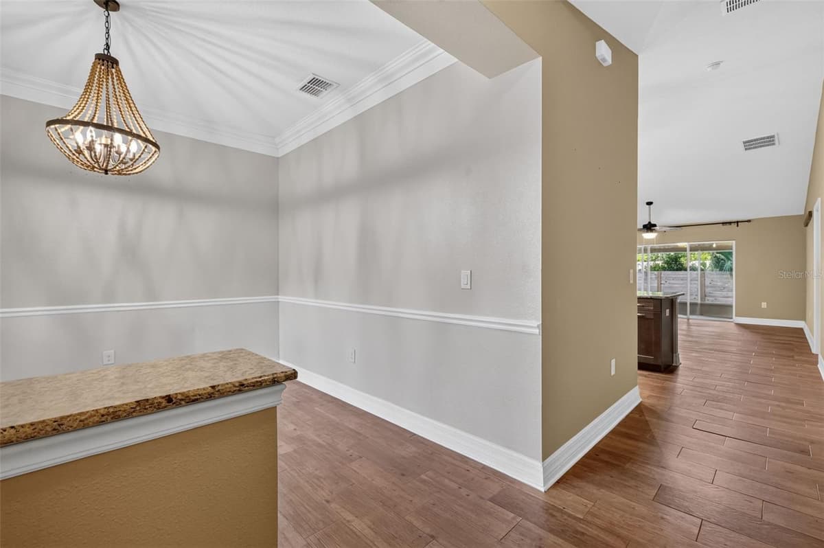 74 OAK AVENUE — photo 3 of 28
