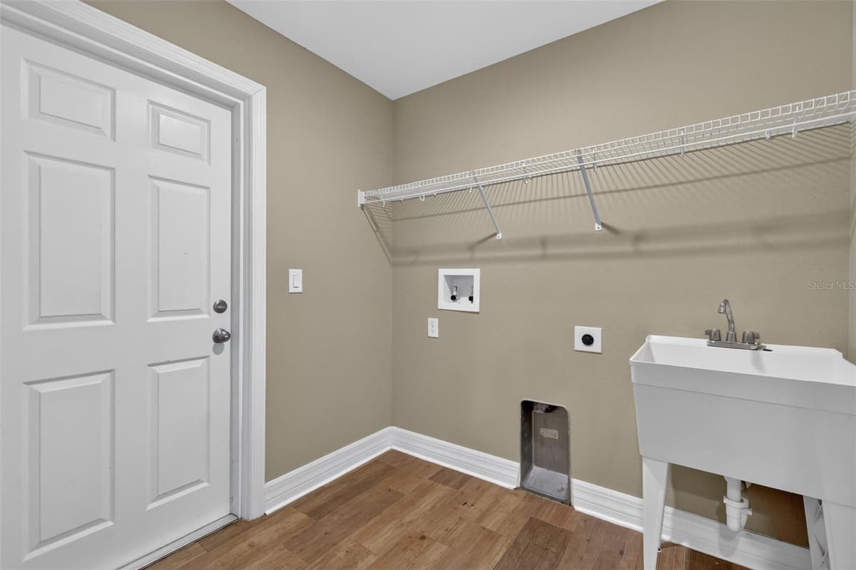 74 OAK AVENUE — photo 23 of 28