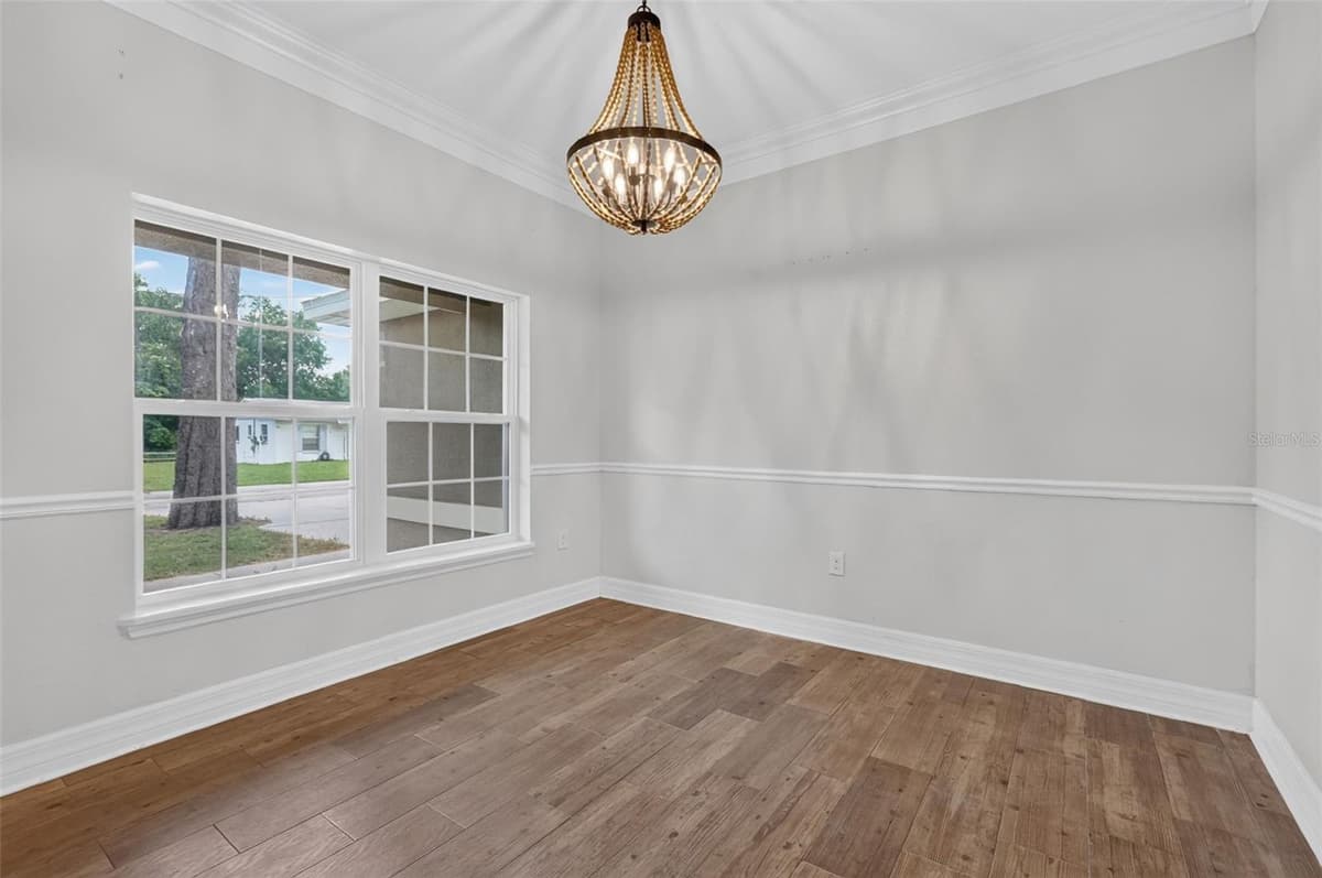 74 OAK AVENUE — photo 4 of 28