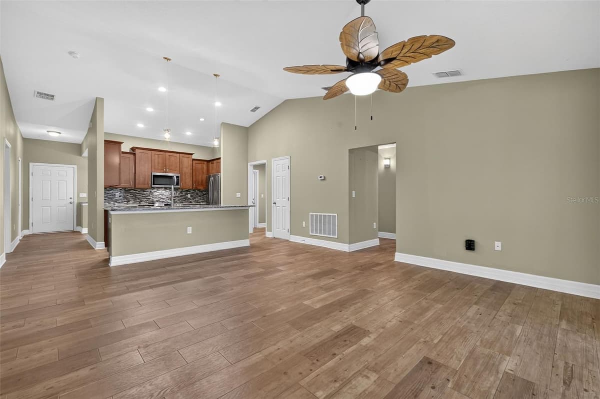 74 OAK AVENUE — photo 13 of 28