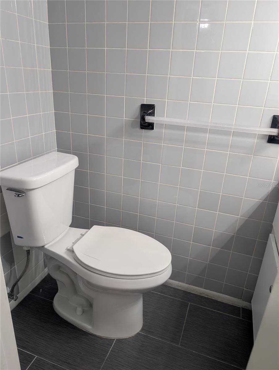 9209 SEMINOLE BOULEVARD — photo 11 of 40