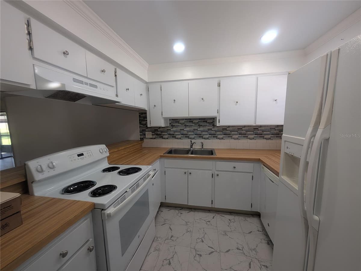 9209 SEMINOLE BOULEVARD — photo 8 of 40