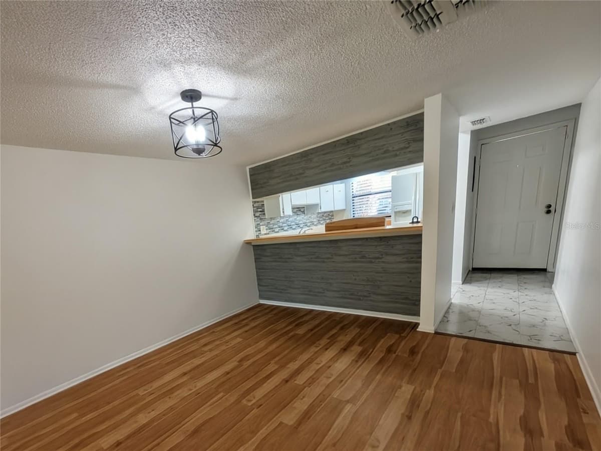 9209 SEMINOLE BOULEVARD — photo 5 of 40