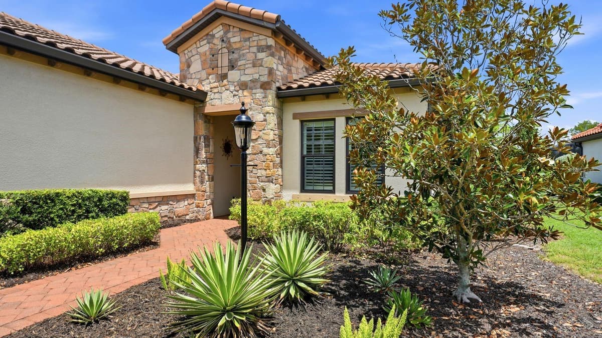 16525 HILLSIDE CIRCLE — photo 8 of 90