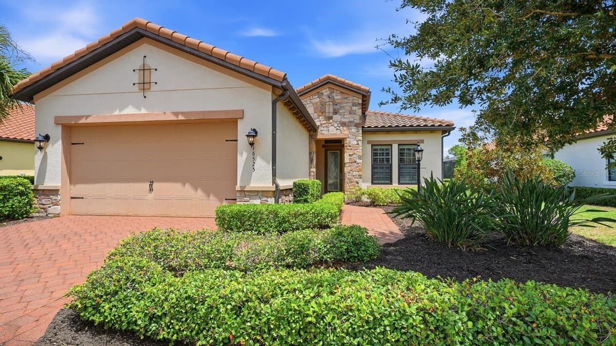 16525 HILLSIDE CIRCLE — photo 4 of 90