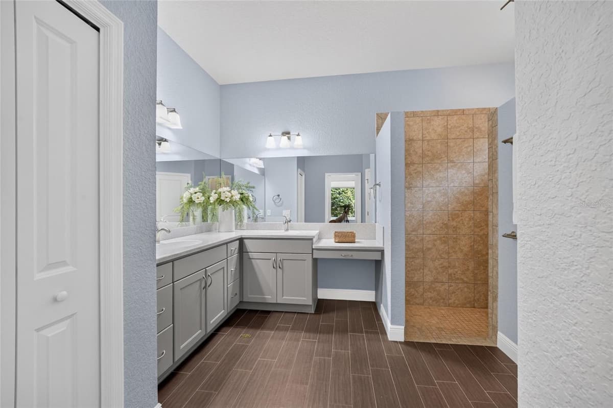 10216 JULIA ISLES AVENUE — photo 32 of 56